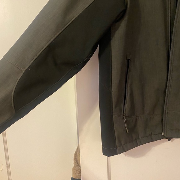 The North Face, Mens Grey&Black Soft Shell with faux fur/fleece lining, Large - Picture 2 of 10